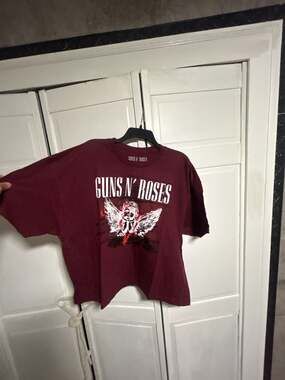 burgendy guns and roses t shirt men small